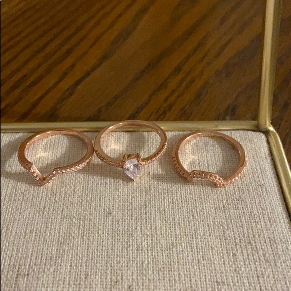 **FREE to a 3 item bundle - Picture 3 of 3